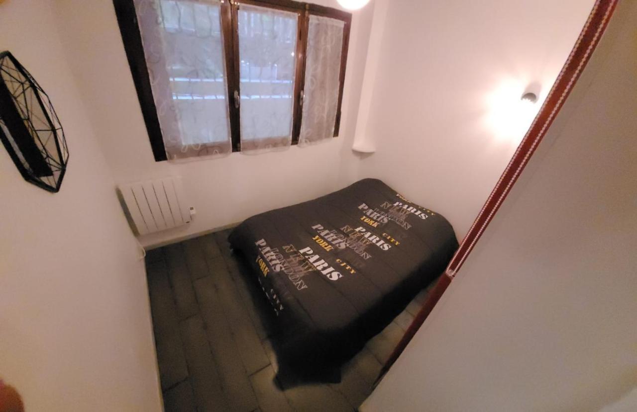 Appartement Au calme, 200m du centre T2 avec balcon et parking à Cassis Extérieur photo