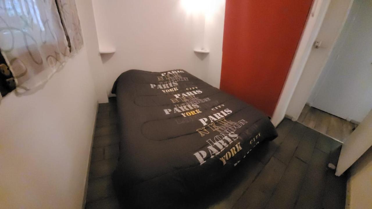 Appartement Au calme, 200m du centre T2 avec balcon et parking à Cassis Extérieur photo