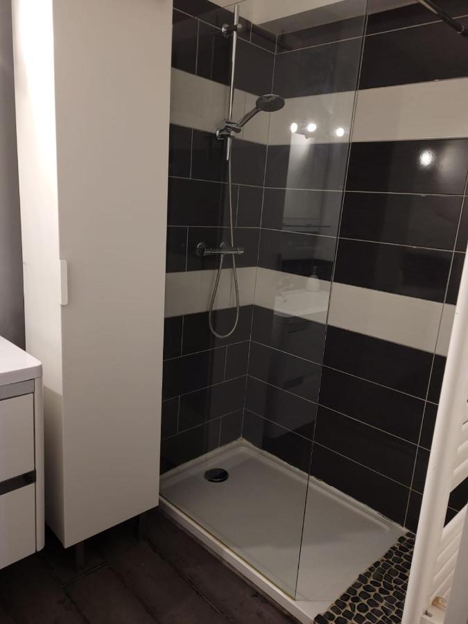 Appartement Au calme, 200m du centre T2 avec balcon et parking à Cassis Extérieur photo