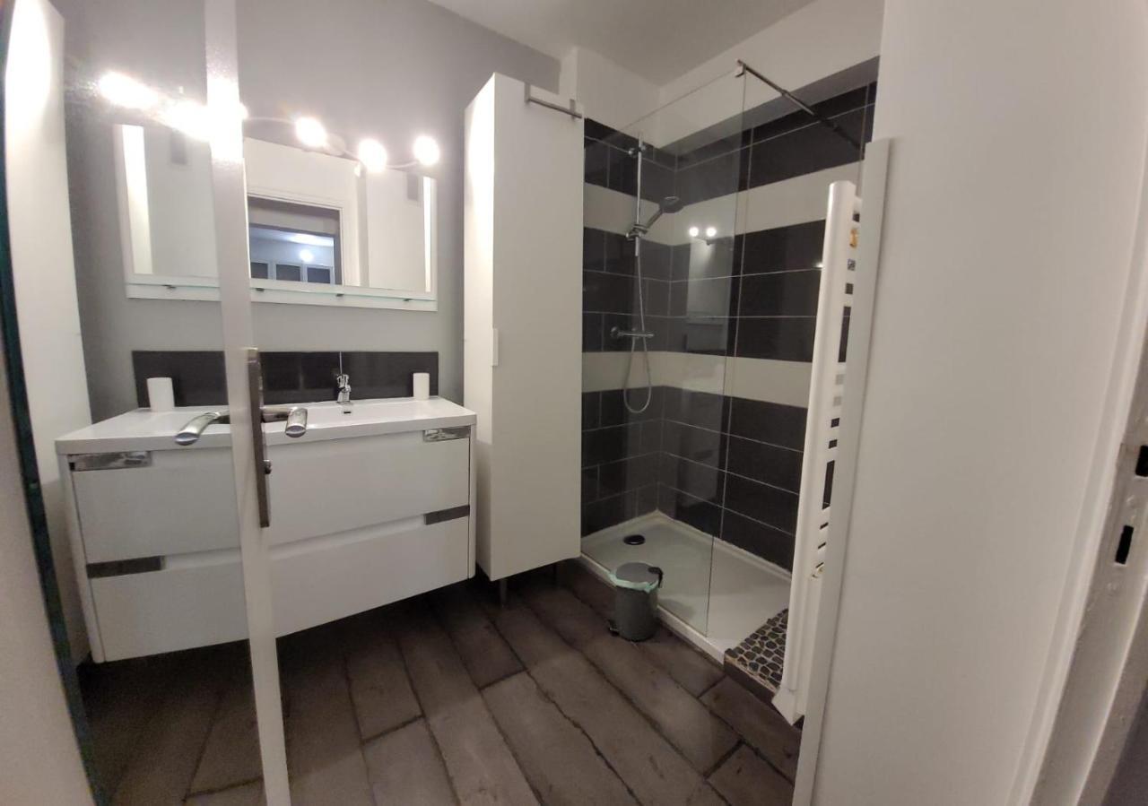 Appartement Au calme, 200m du centre T2 avec balcon et parking à Cassis Extérieur photo