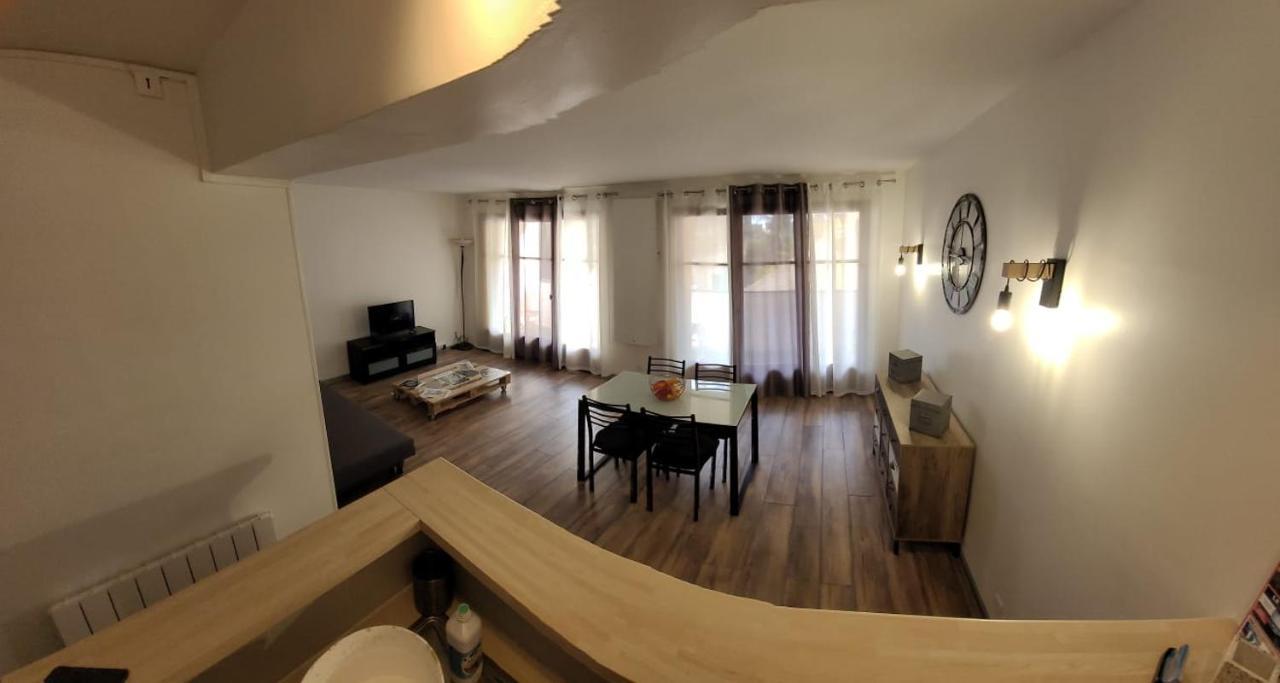 Appartement Au calme, 200m du centre T2 avec balcon et parking à Cassis Extérieur photo