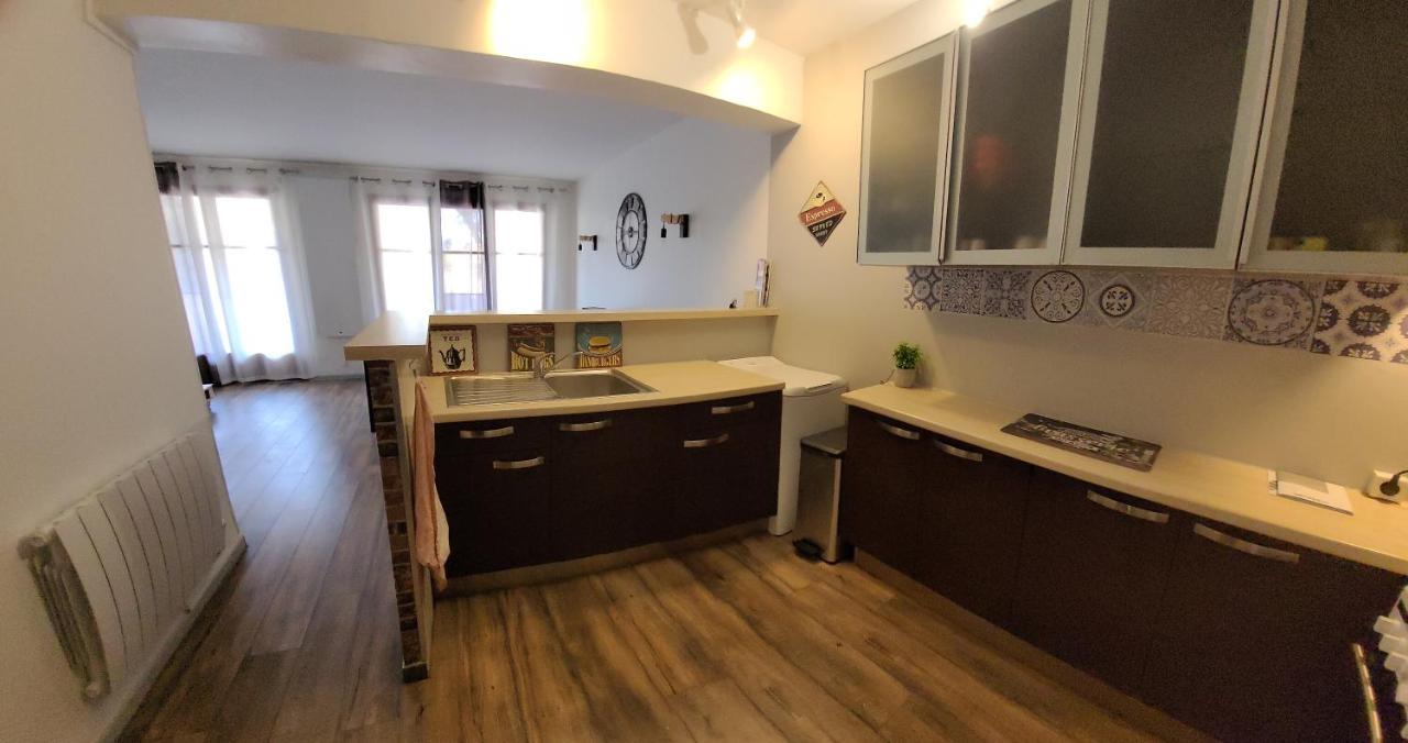 Appartement Au calme, 200m du centre T2 avec balcon et parking à Cassis Extérieur photo