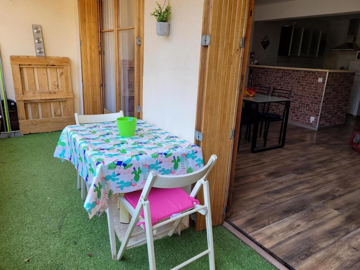 Appartement Au calme, 200m du centre T2 avec balcon et parking à Cassis Extérieur photo