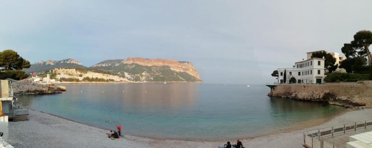 Appartement Au calme, 200m du centre T2 avec balcon et parking à Cassis Extérieur photo
