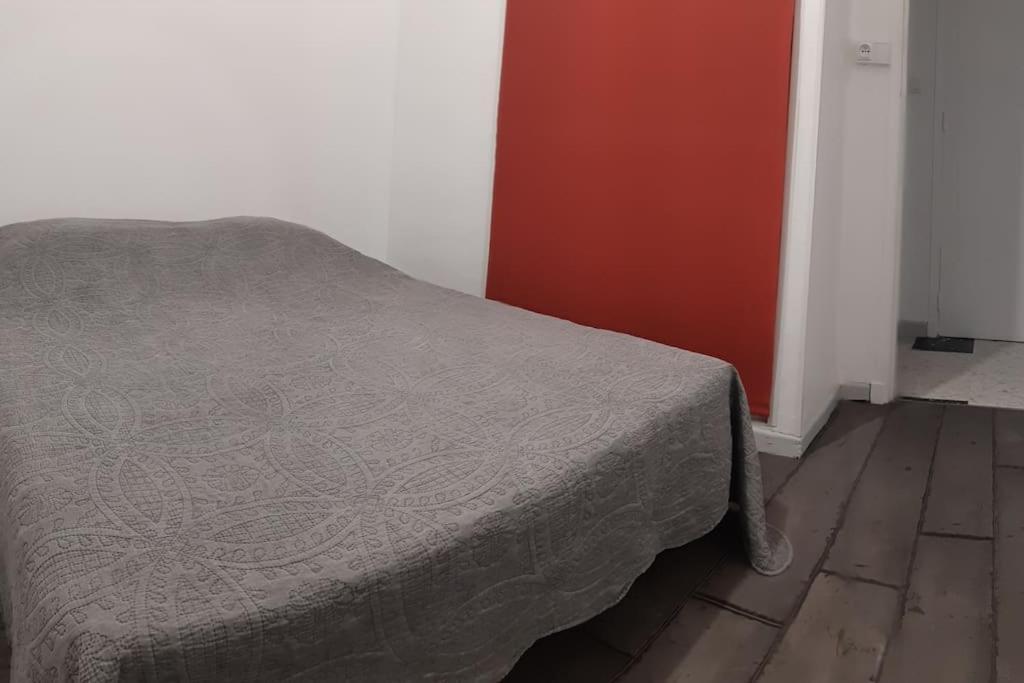 Appartement Au calme, 200m du centre T2 avec balcon et parking à Cassis Extérieur photo