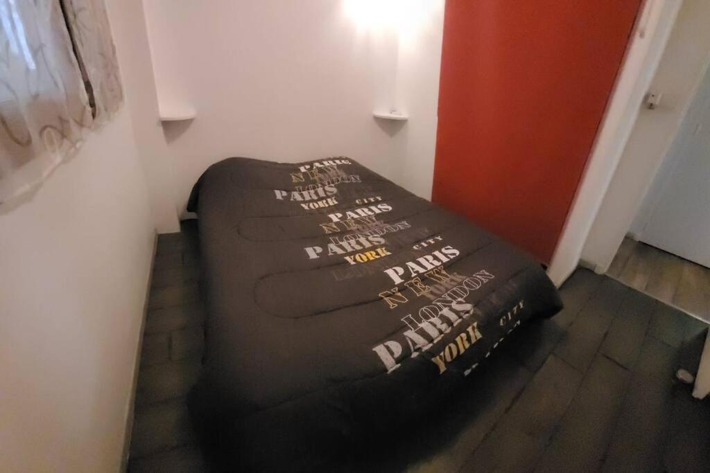 Appartement Au calme, 200m du centre T2 avec balcon et parking à Cassis Extérieur photo