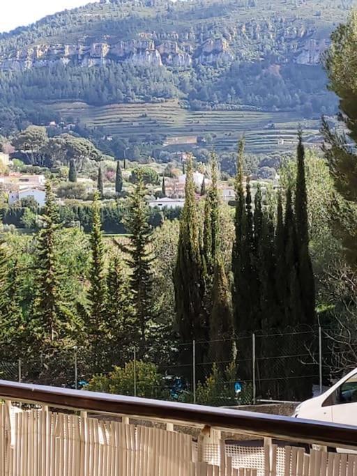 Appartement Au calme, 200m du centre T2 avec balcon et parking à Cassis Extérieur photo
